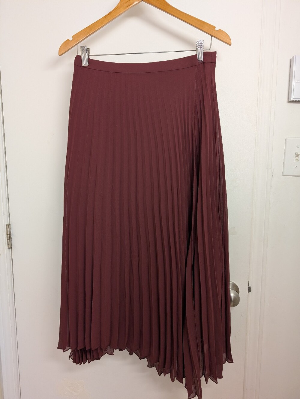 RW&CO BURGUNDY PLEATED MIDI SKIRT SIZE 4 - Picture 2 of 6